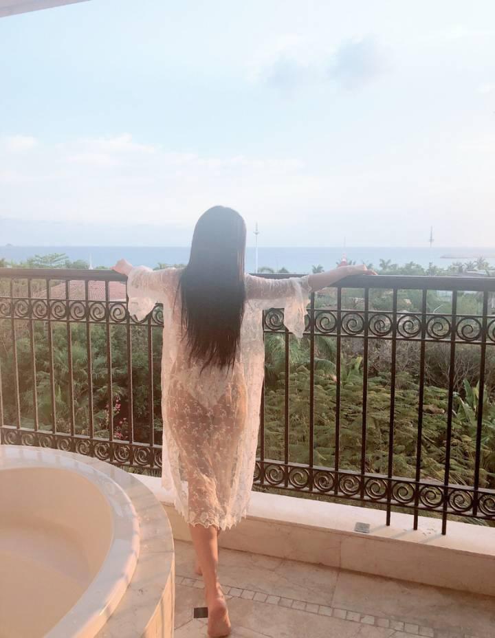 这是一只漂亮的小可爱