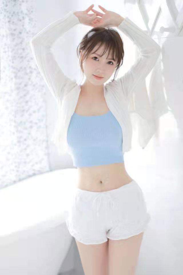 小鸟依人的妹子